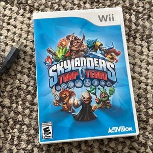 Sky landers trap team with sky lander and traps